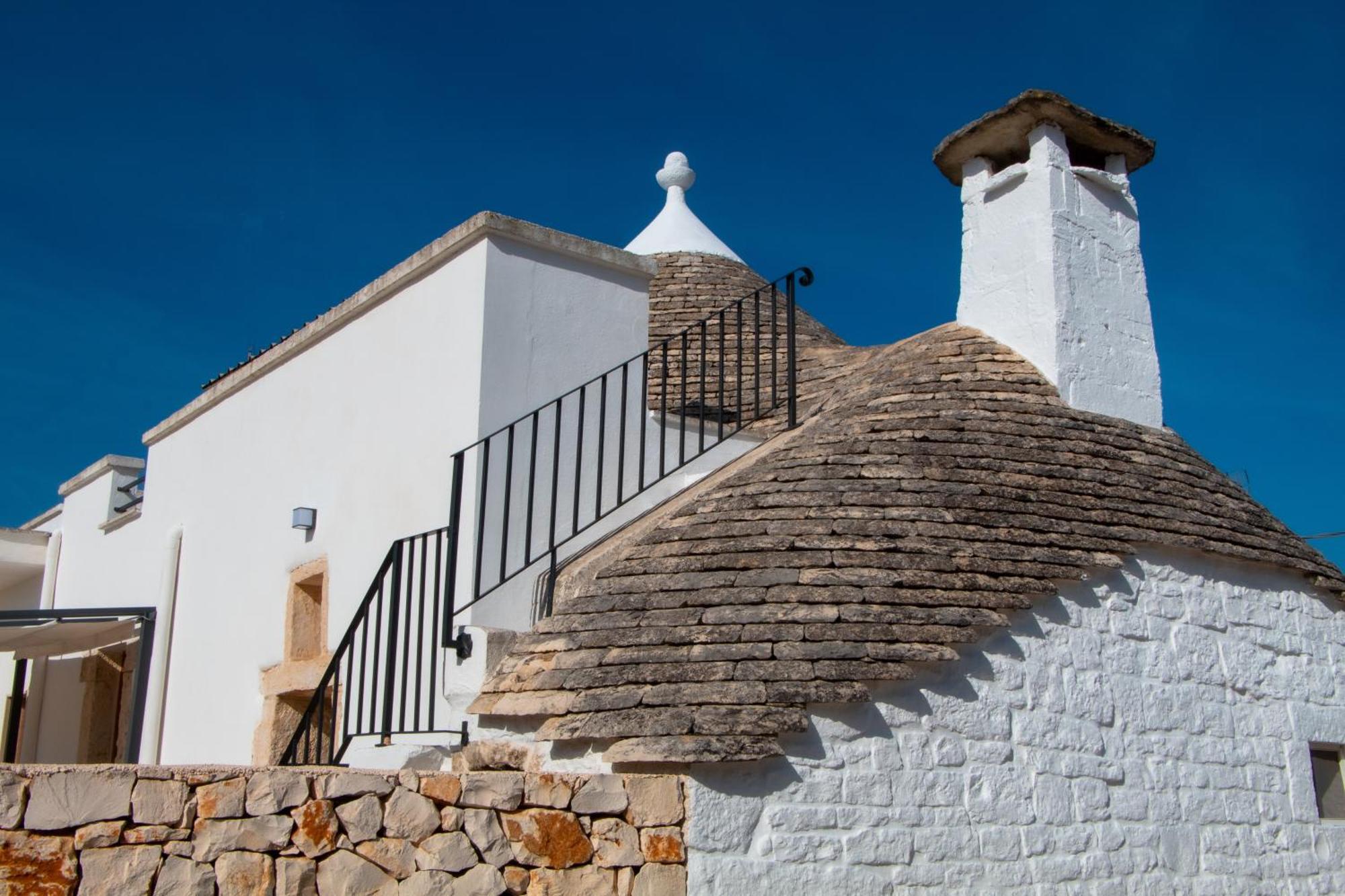 Villa With Trullo And Pool, Alberobello Exterior photo